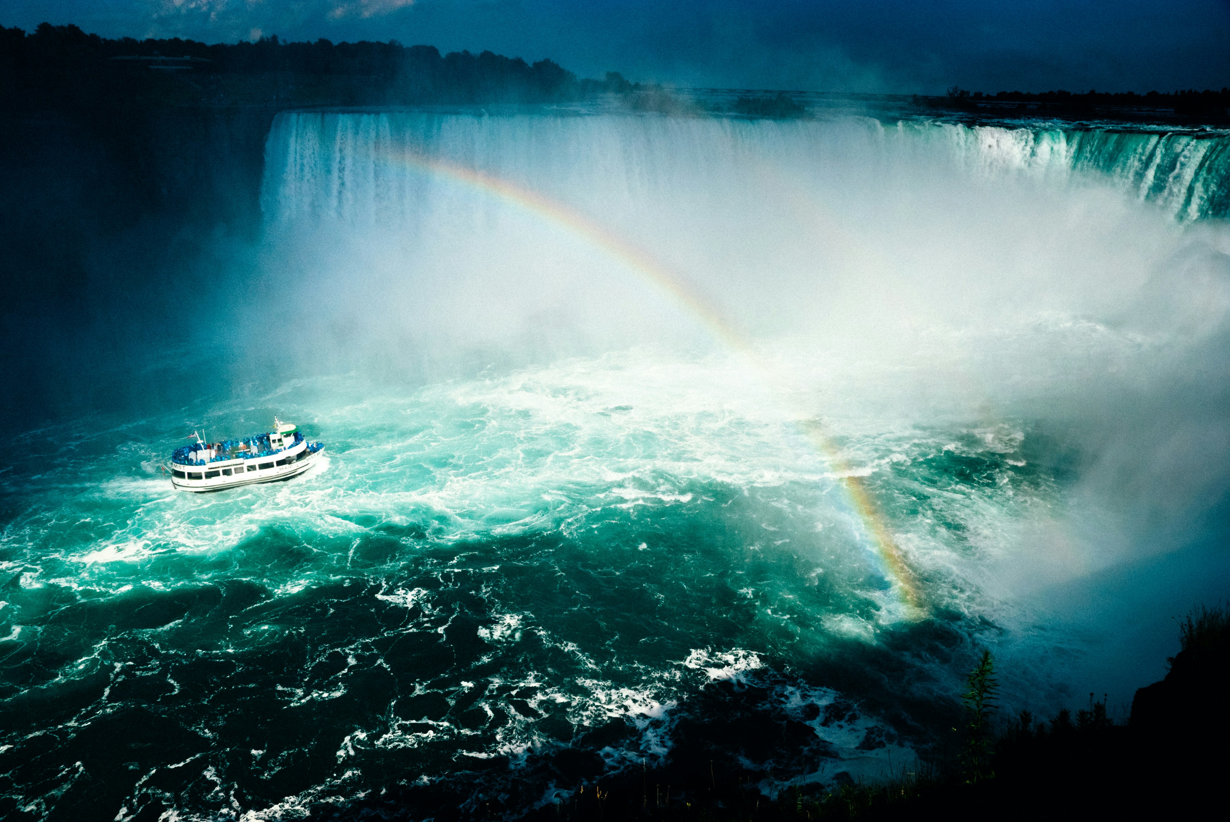 ship sailing near Niagara falls